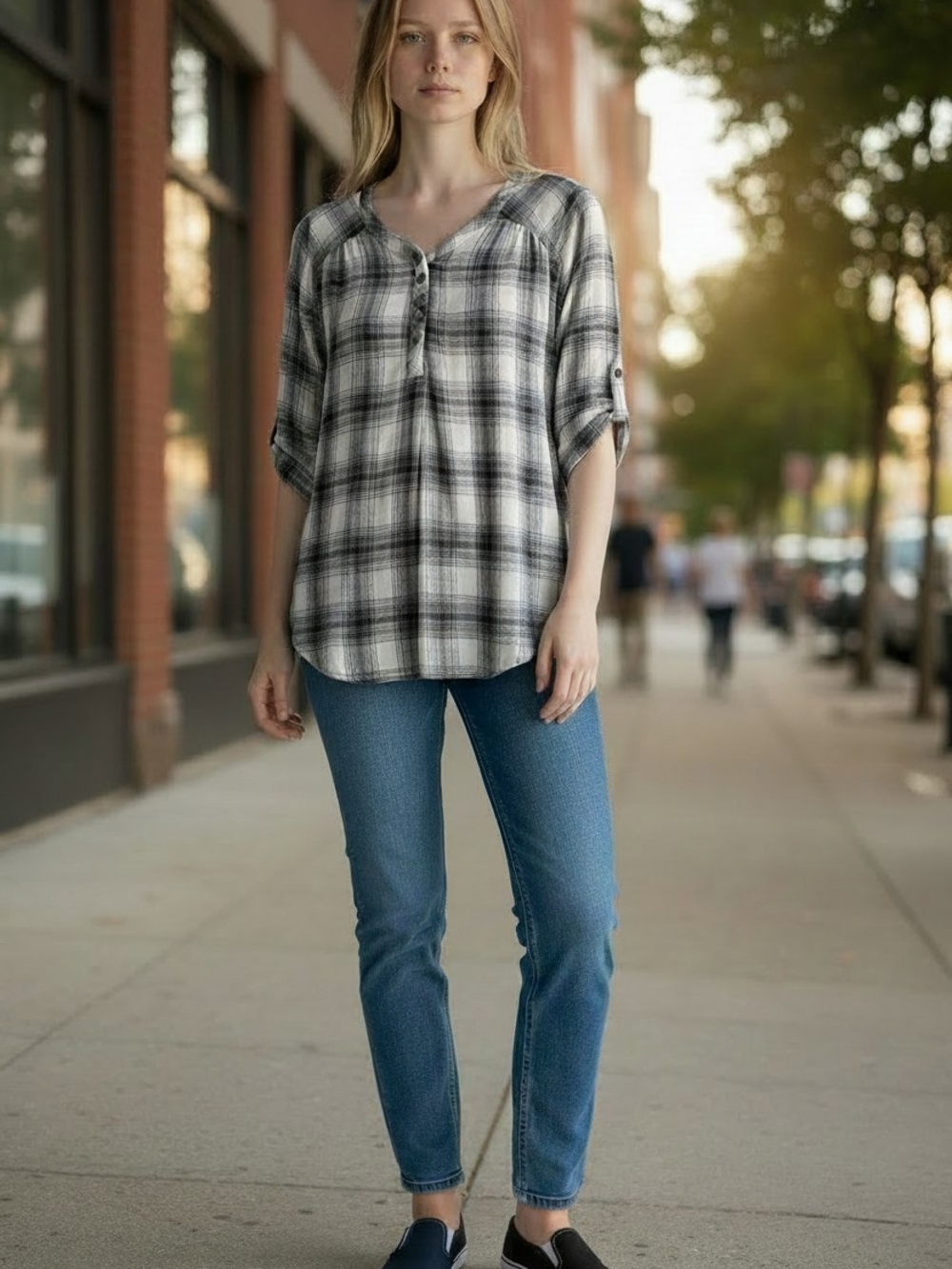 intro. Black & White Plaid Button-Front Tunic